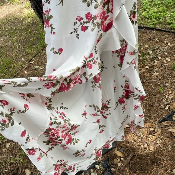 Event Buzz Floral Ruffle Maxi Dress from Vici - Picture 2 of 5